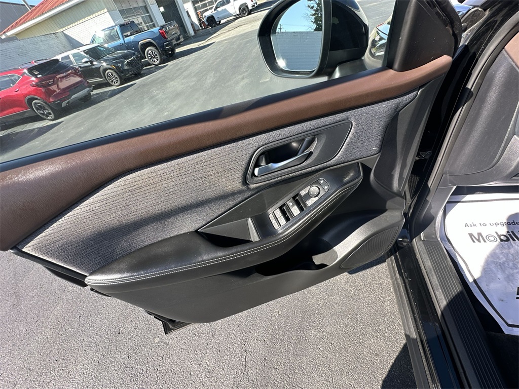 2023 Nissan Rogue SV photo 13