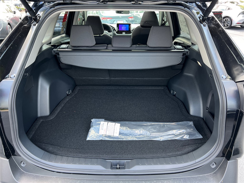 2025 Toyota RAV4 Hybrid XLE photo 18