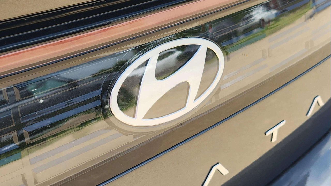 2025 Hyundai Sonata Hybrid Limited photo 24