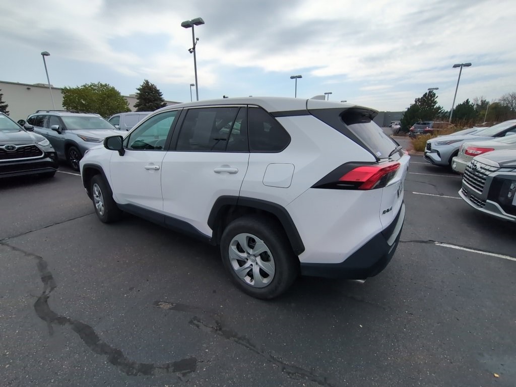 2024 Toyota RAV4 LE photo 8