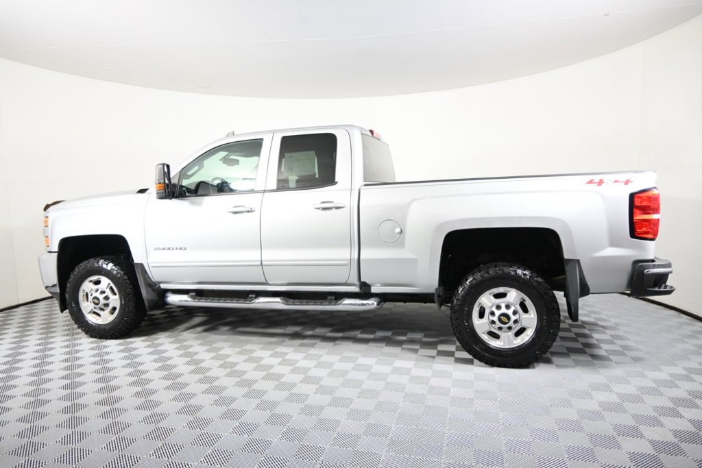 2019 Chevrolet Silverado 2500HD LT photo 2