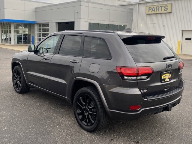 2021 Jeep Grand Cherokee Laredo photo 2