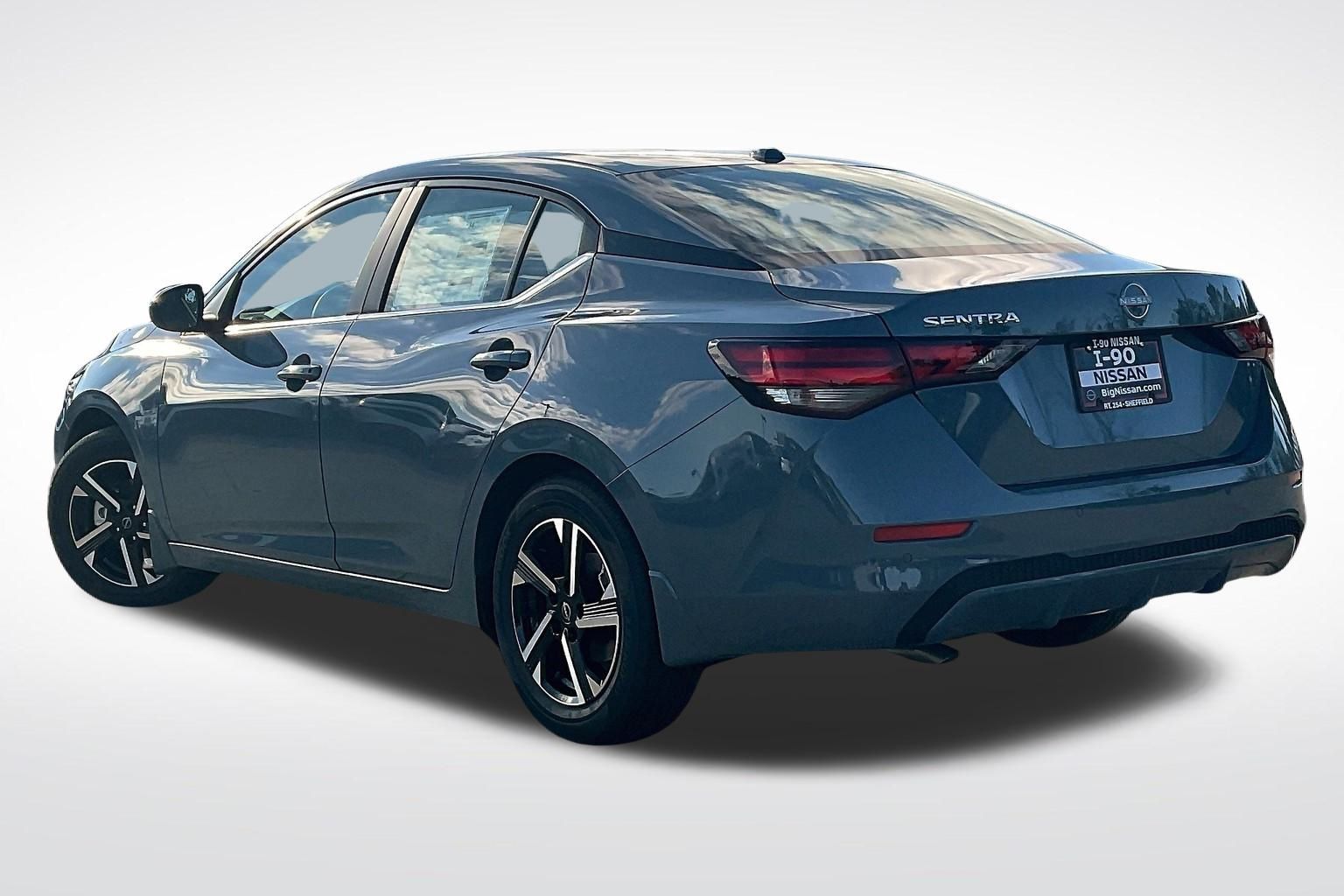 2025 Nissan Sentra SV photo 3