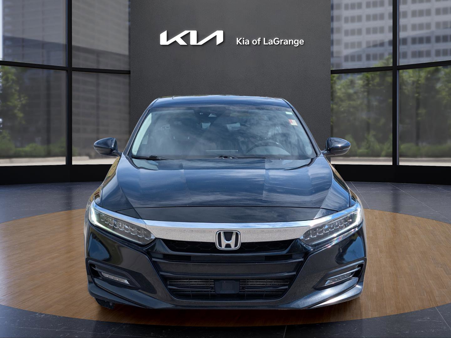 2018 Honda Accord Touring 2.0T photo 2