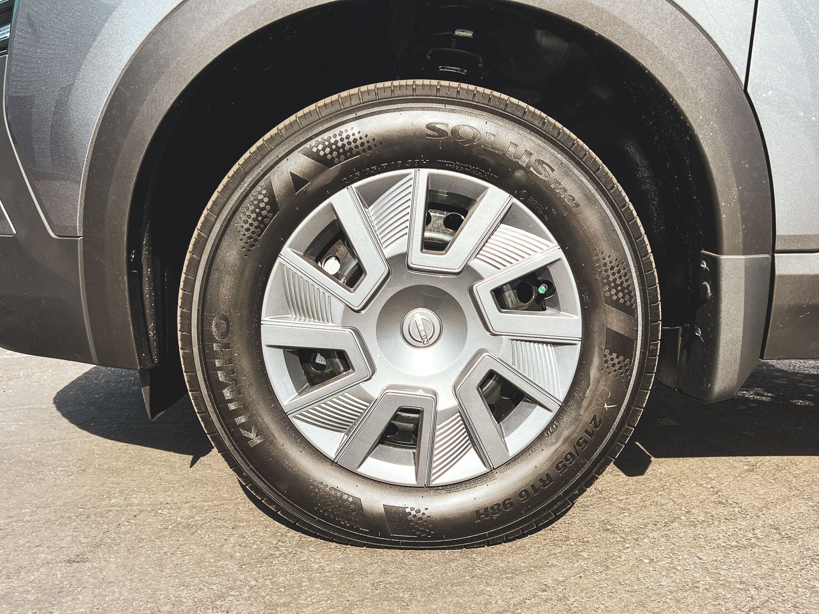 2025 Nissan Kicks Play S photo 4