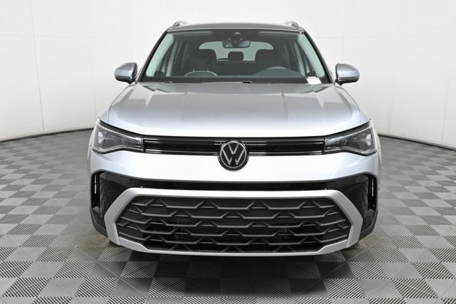 2025 Volkswagen Taos SE photo 2