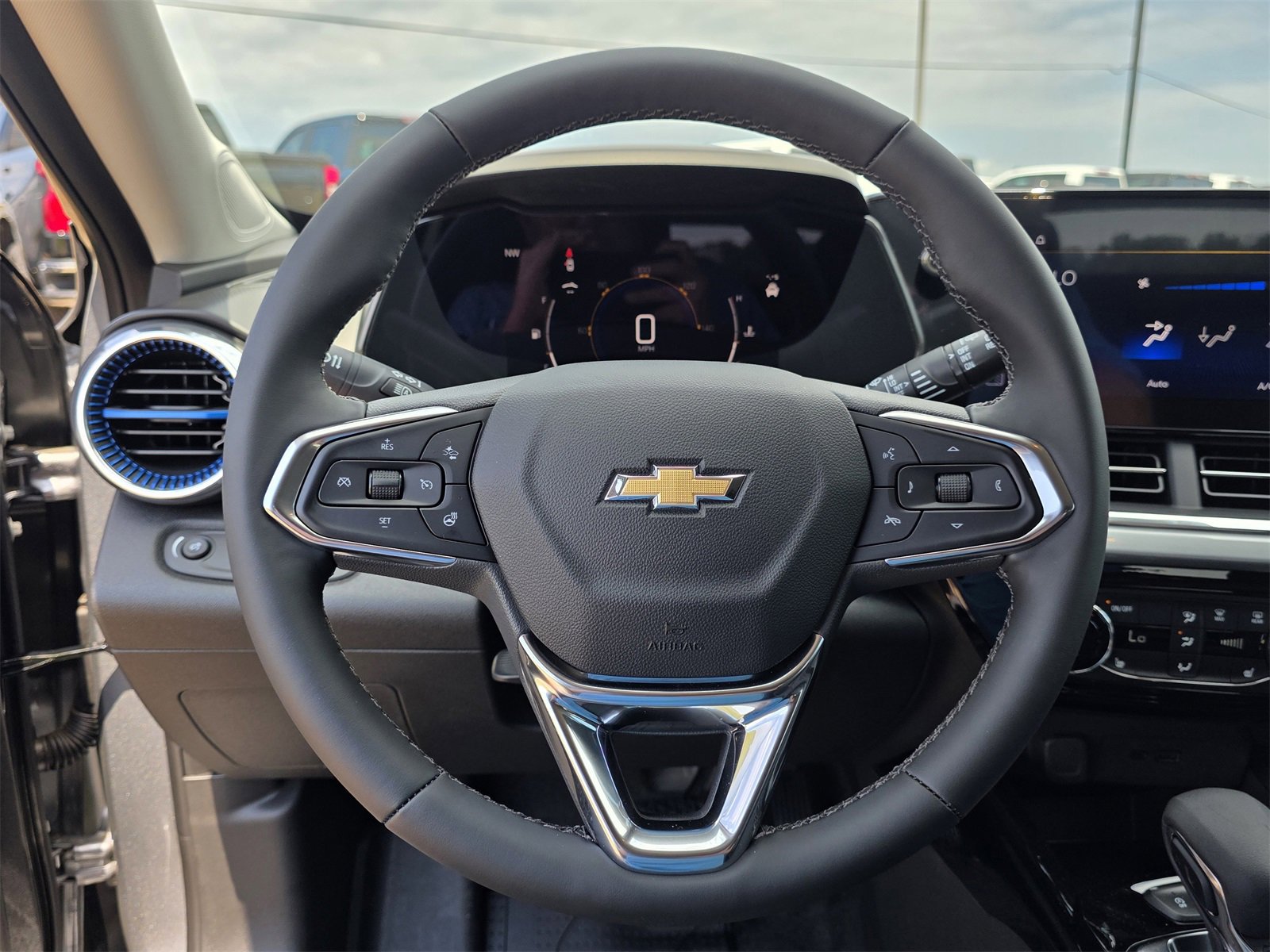 2025 Chevrolet Trax LT photo 21