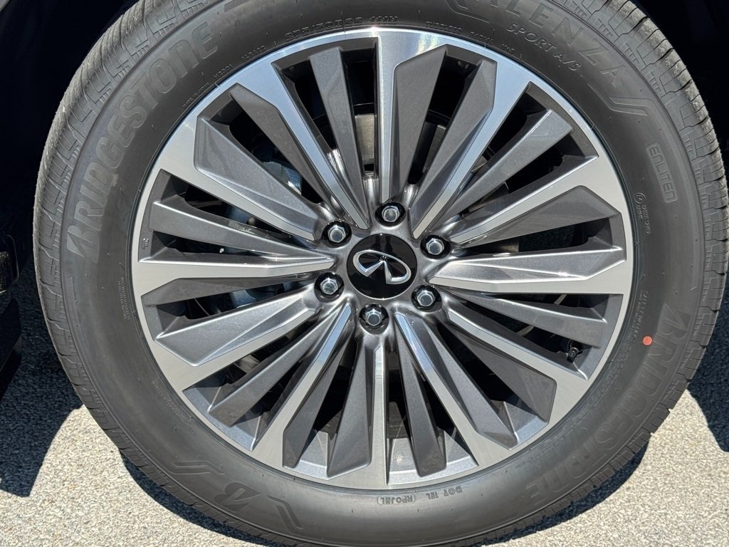 2026 Infiniti QX80 Luxe photo 6