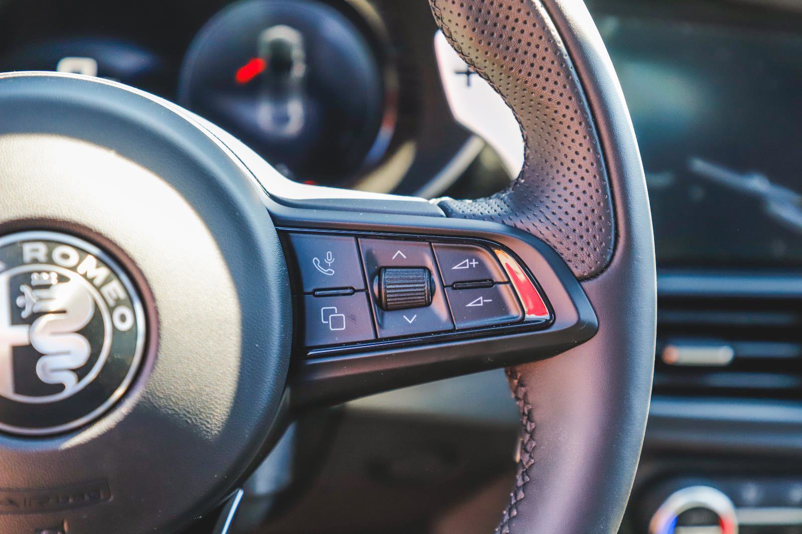 2025 Alfa Romeo Giulia Base photo 29