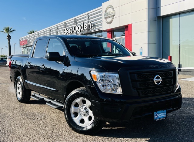 2022 Nissan Titan S's photo