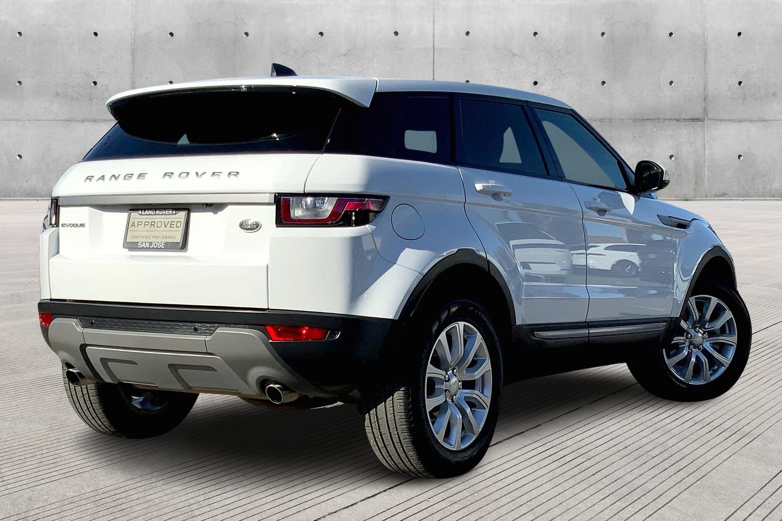 2019 Land Rover Range Rover Evoque SE photo 12