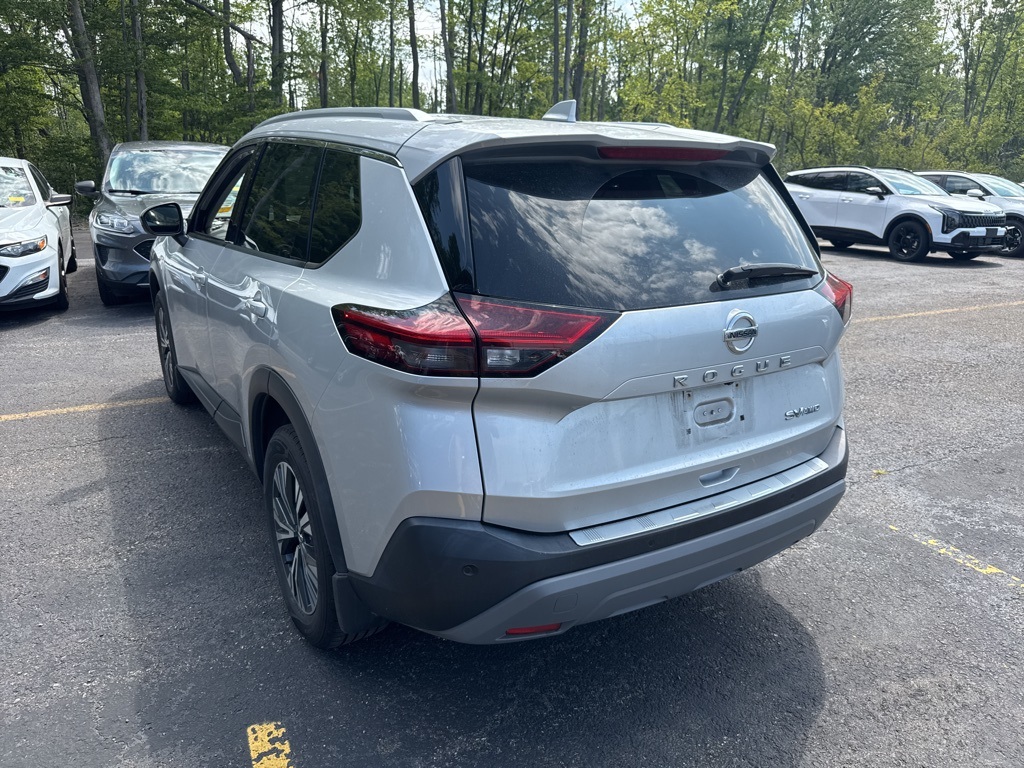 2021 Nissan Rogue SV photo 4