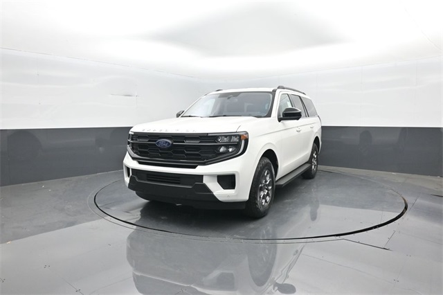 2025 Ford Expedition photo 3