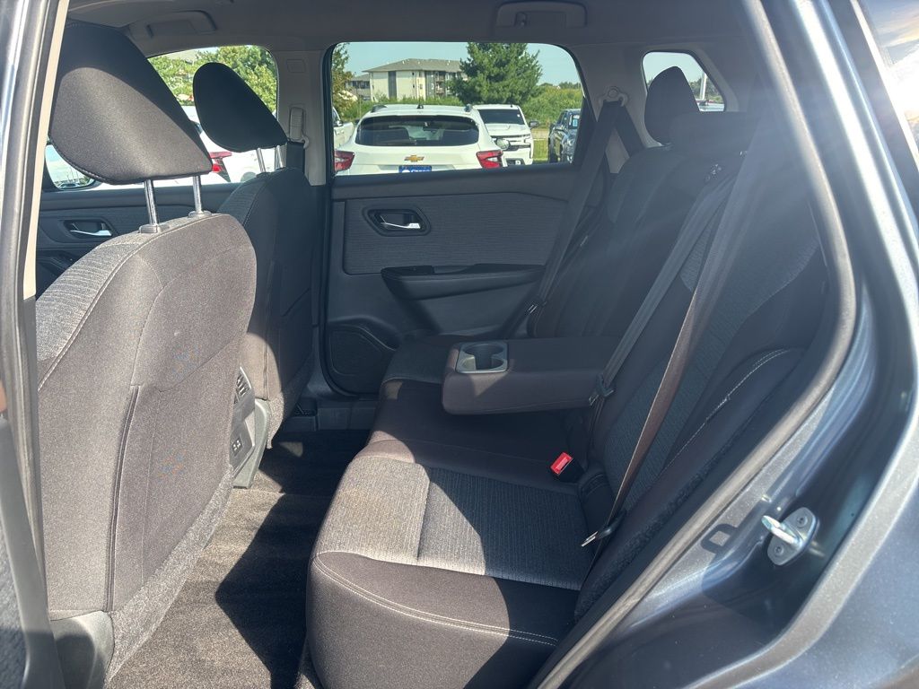 2023 Nissan Rogue SV photo 13