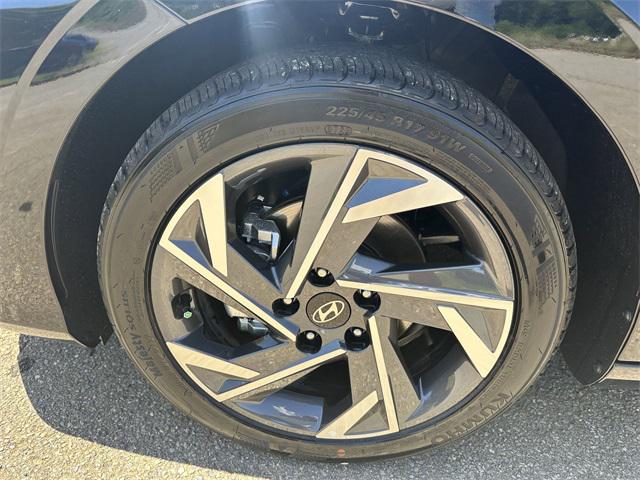2025 Hyundai Elantra SEL Sport photo 10