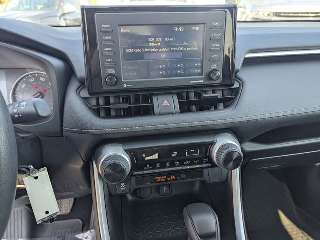 2022 Toyota RAV4 LE photo 21