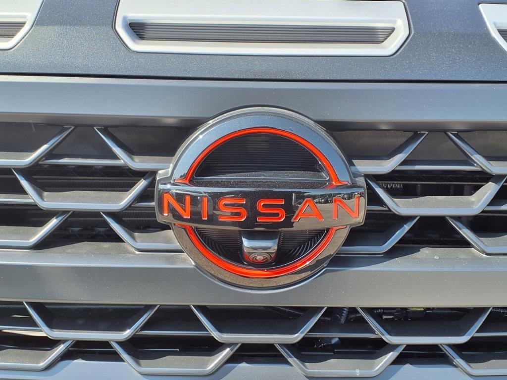 2025 Nissan Frontier Crew Cab PRO-4X photo 3