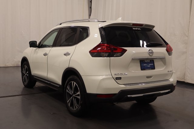 2017 Nissan Rogue SL photo 4