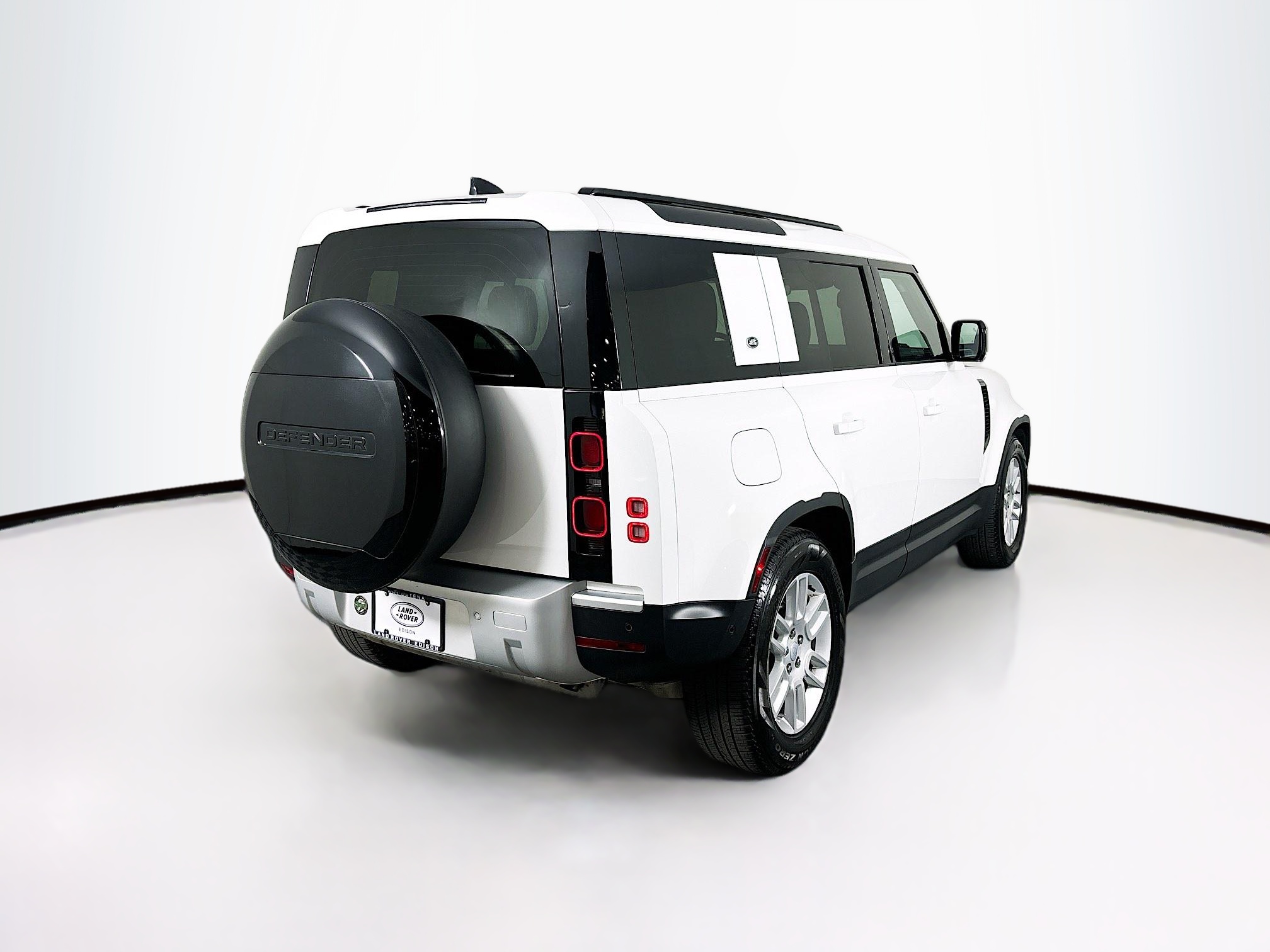 2024 Land Rover Defender 110 S photo 2