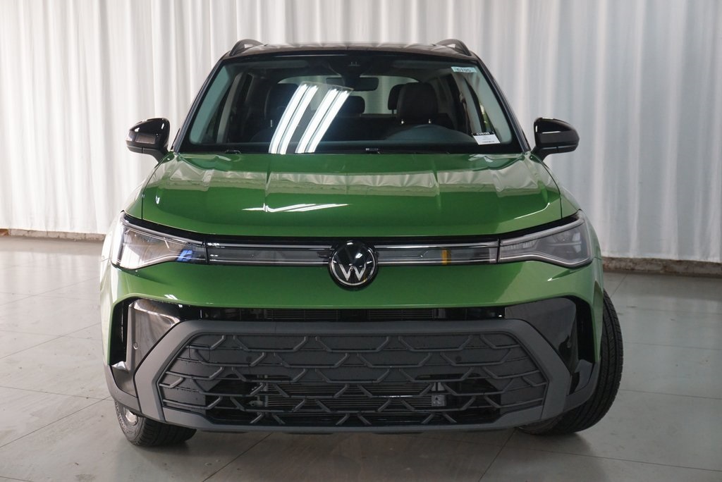 2025 Volkswagen Taos SE photo 4