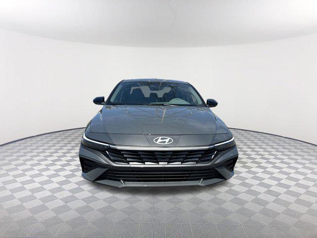2025 Hyundai Elantra SEL Sport photo 2