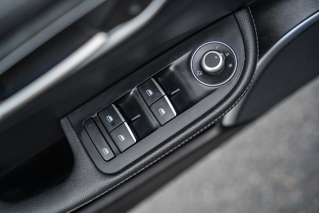2019 Alfa Romeo Giulia Base photo 32