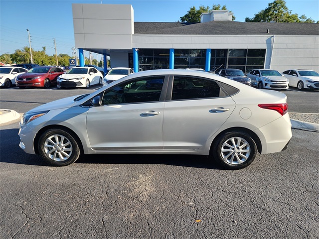 2022 Hyundai Accent SEL photo 2
