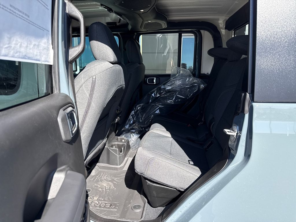 2025 Jeep Gladiator Willys photo 10