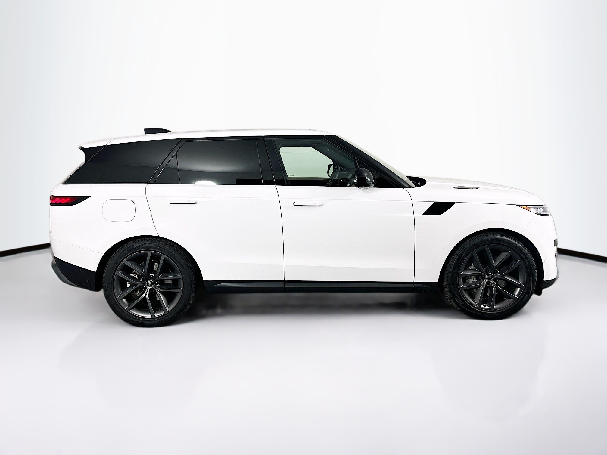 2025 Land Rover Range Rover Sport SE photo 2