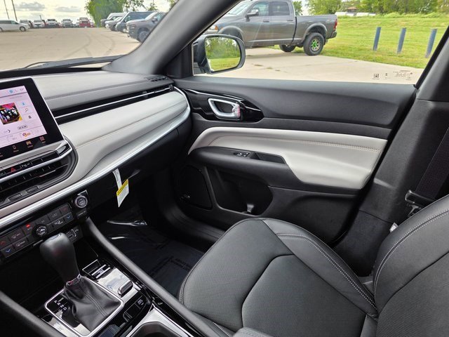 2025 Jeep Compass Limited photo 33
