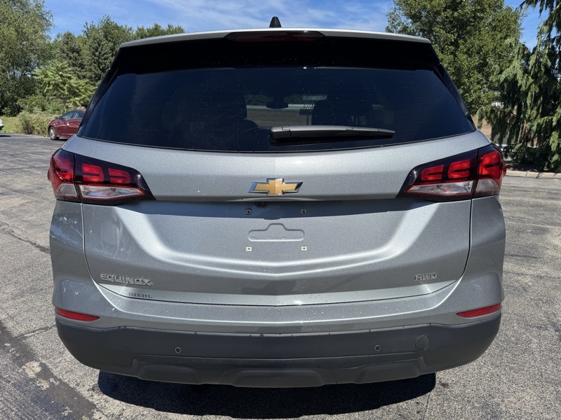 2023 Chevrolet Equinox LS photo 4