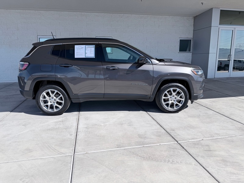 Used 2022 Jeep Compass Latitude Lux with VIN 3C4NJDFB9NT118254 for sale in Pahrump, NV