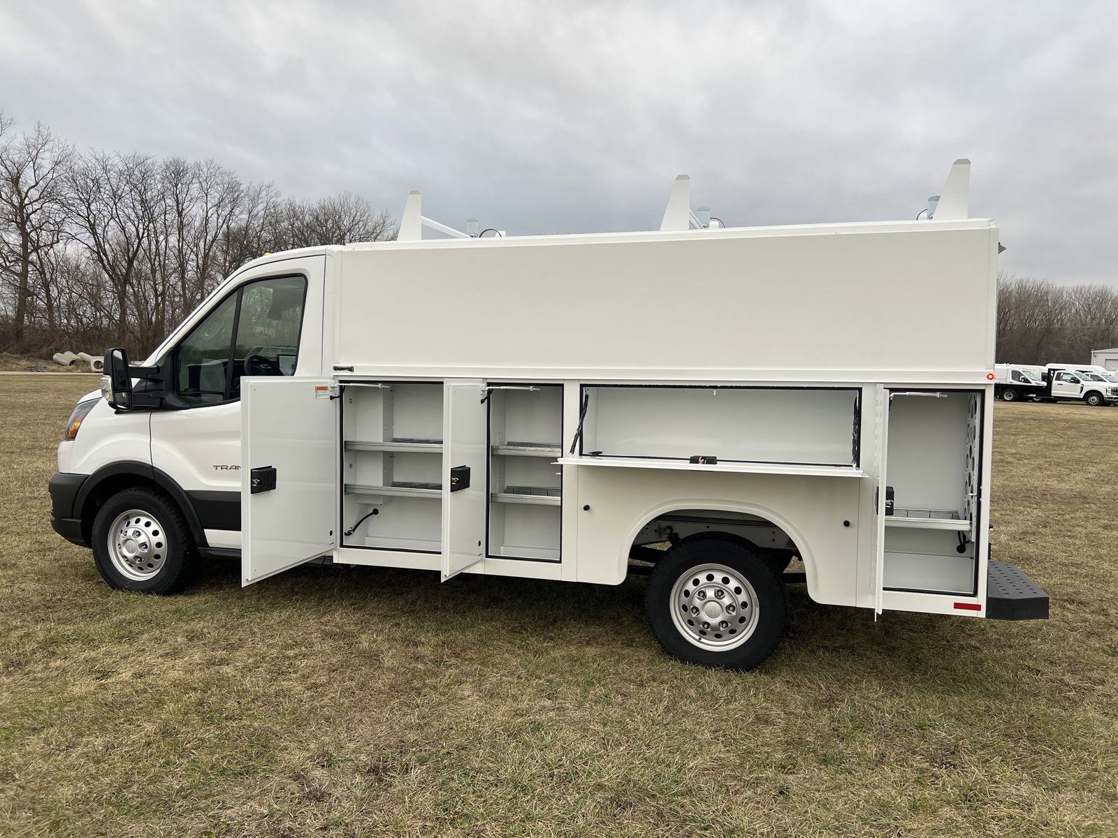 2024 Ford Transit Cutaway photo 2