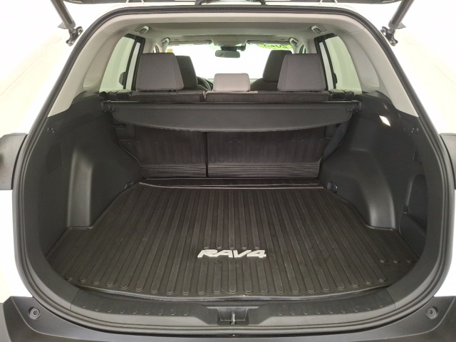 2023 Toyota RAV4 XLE photo 2