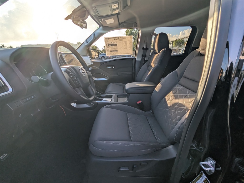 2025 Nissan Frontier Crew Cab SV photo 4