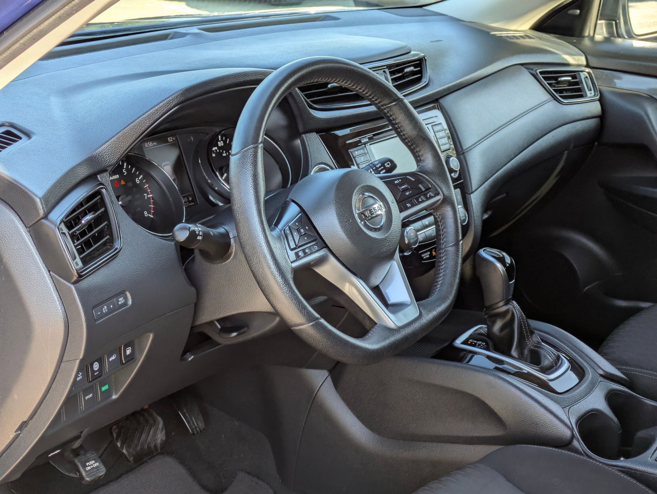 2020 Nissan Rogue SV photo 10
