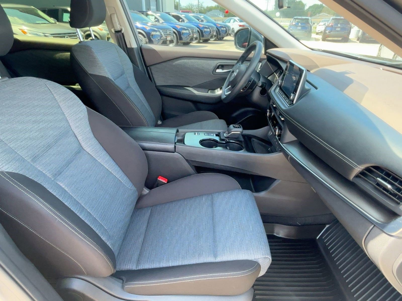 2023 Nissan Rogue SV photo 27