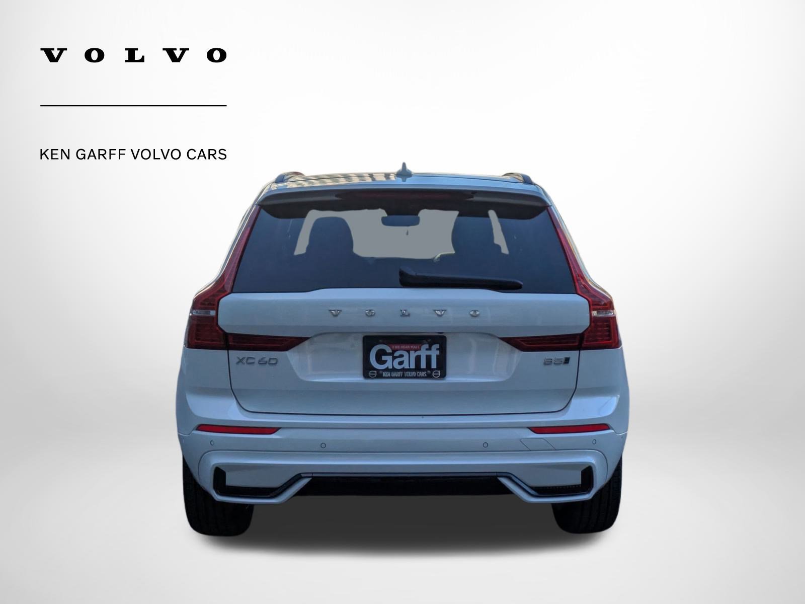 2025 Volvo XC60 Plus photo 4
