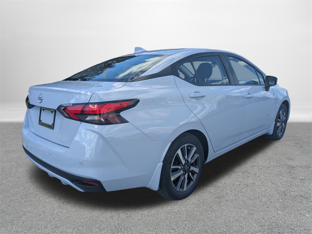 2025 Nissan Versa 1.6 SV photo 3