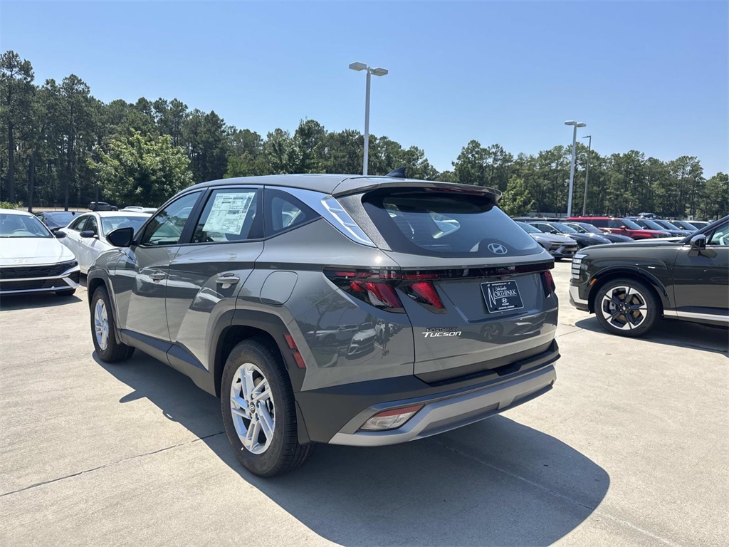 2026 Hyundai Tucson SE photo 3