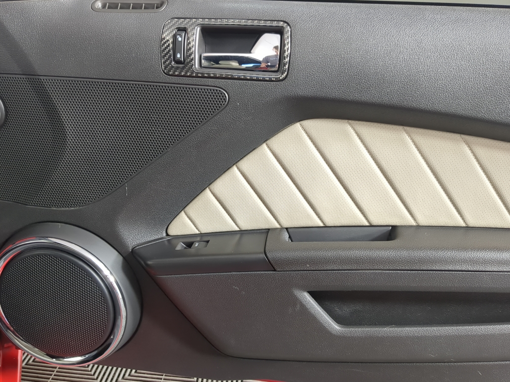 2013 Ford Mustang V6 Premium photo 20