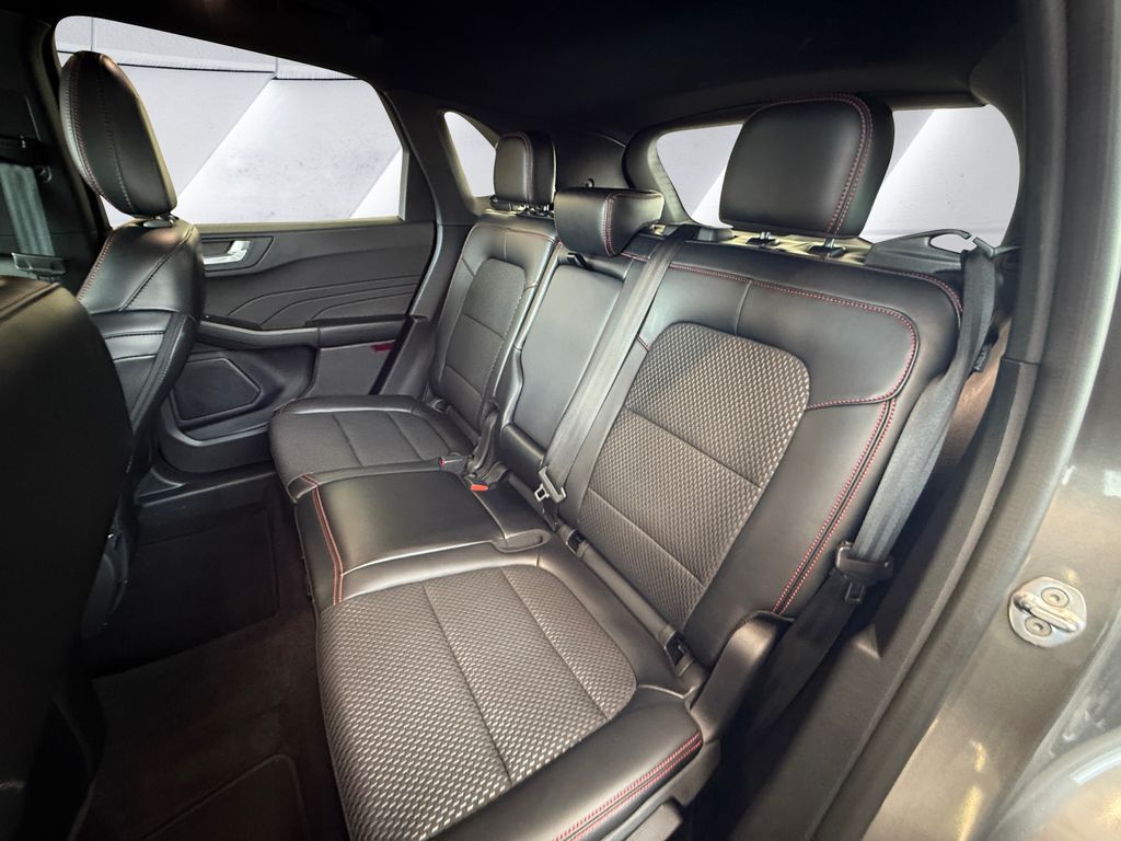 2024 Ford Escape ST-Line photo 18
