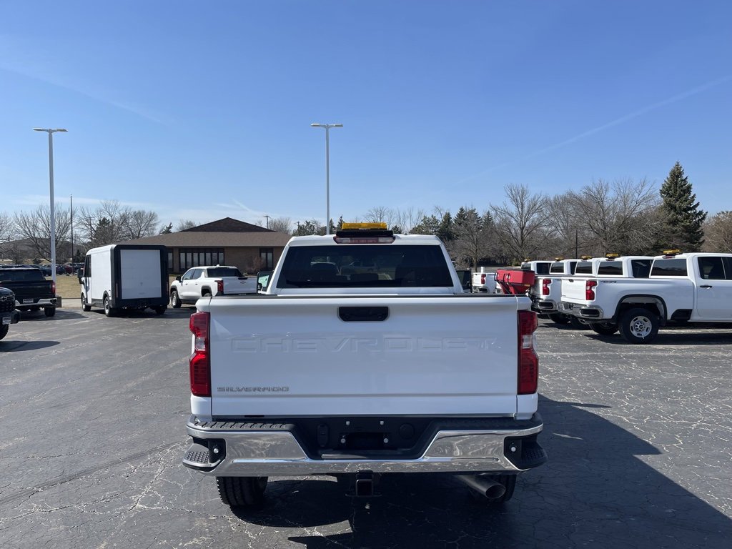 2025 Chevrolet Silverado 2500HD photo 3