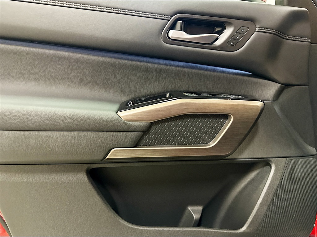 2025 Nissan Pathfinder Platinum photo 23