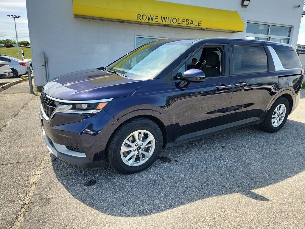 2023 Kia Carnival LX photo 3