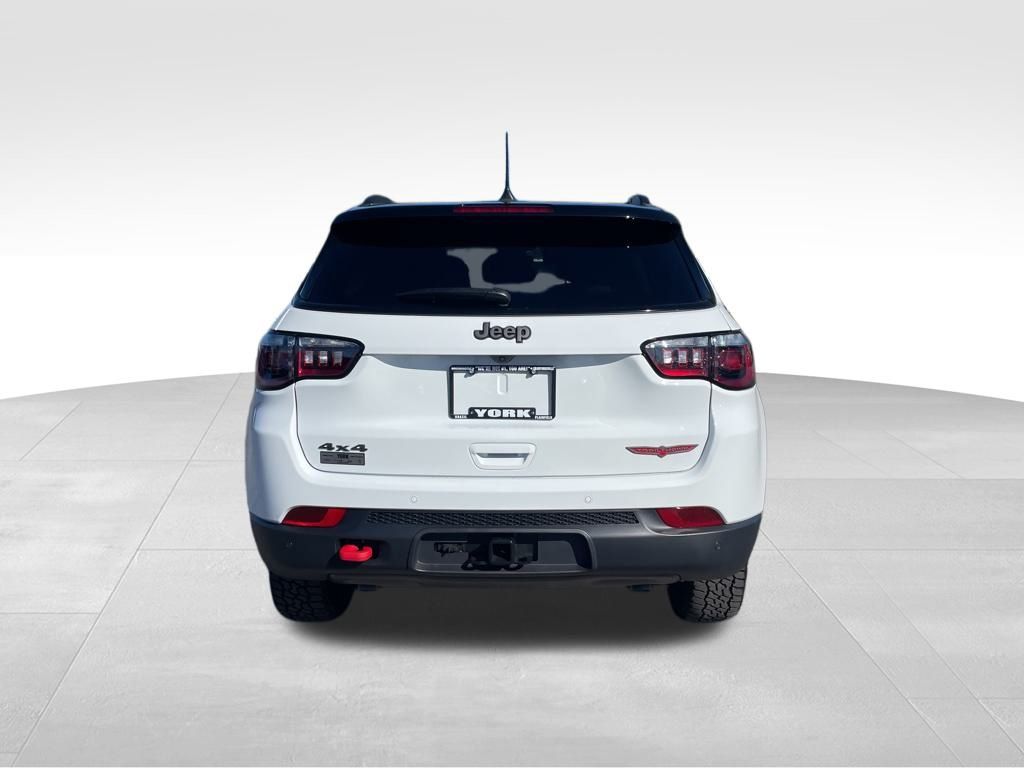 2026 Jeep Compass Trailhawk photo 4
