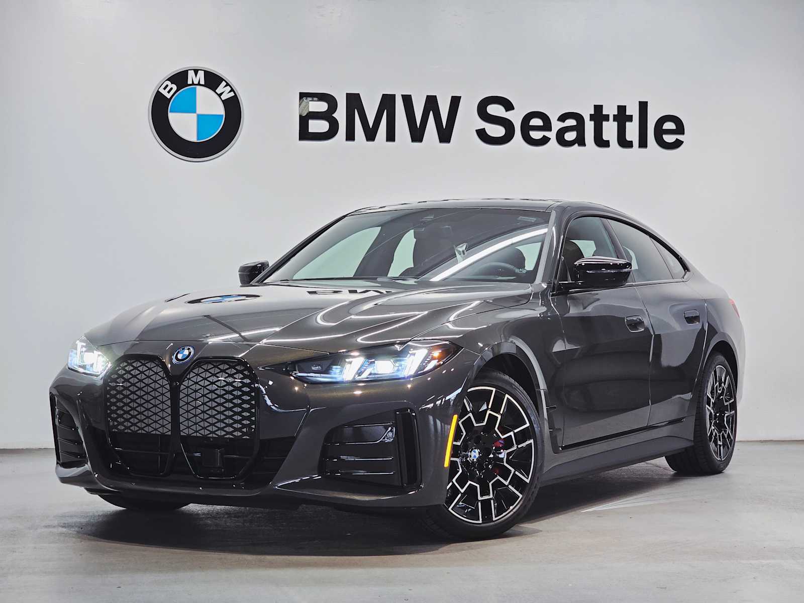 2025 BMW i4 40's photo