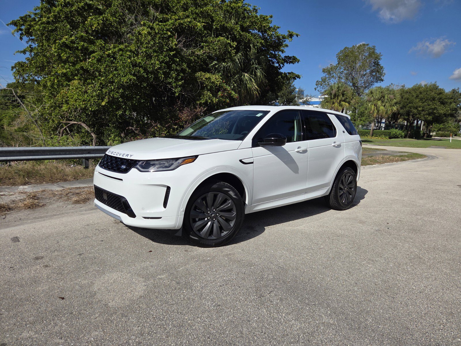 2025 Land Rover Discovery Sport S's photo