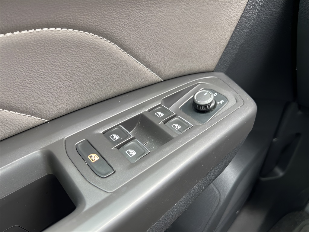 2022 Volkswagen Atlas Cross Sport V6 SE Technology photo 25