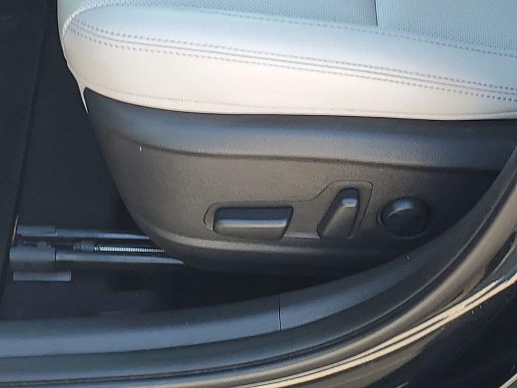 2023 Hyundai Kona Limited photo 25
